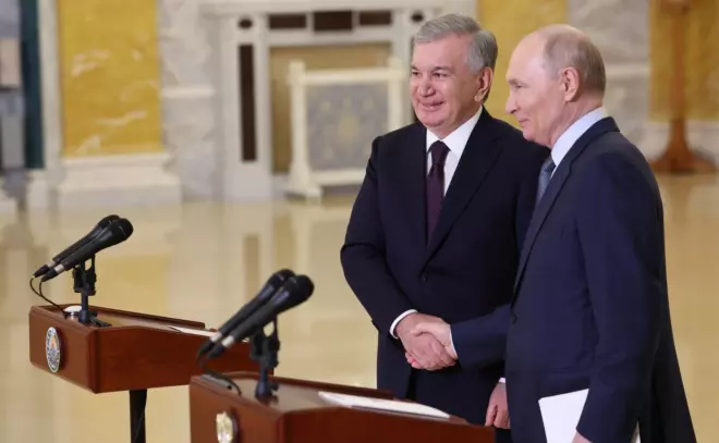 Шавкат Мирзиёев и Владимир Путин в Санкт-Петербурге в ходе церемонии начала строительства первого энергоблока интегрированной АЭС в Республике Узбекистан в режиме видеоконференции. Фото пресс-службы Кремля
